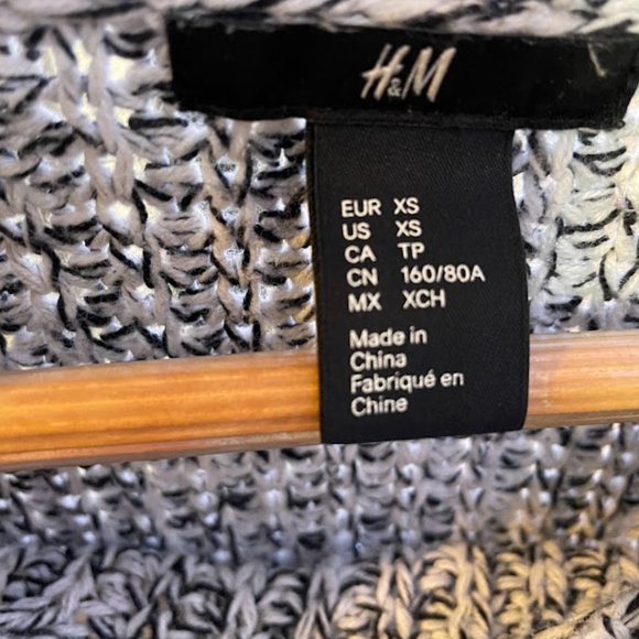 H&M Salt and Pepper Sweater - Picture 3 of 3